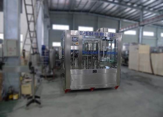 China Linha automática da máquina de engarrafamento da água da construção de aço máquina 3IN1 tampando de enchimento de lavagem fornecedor
