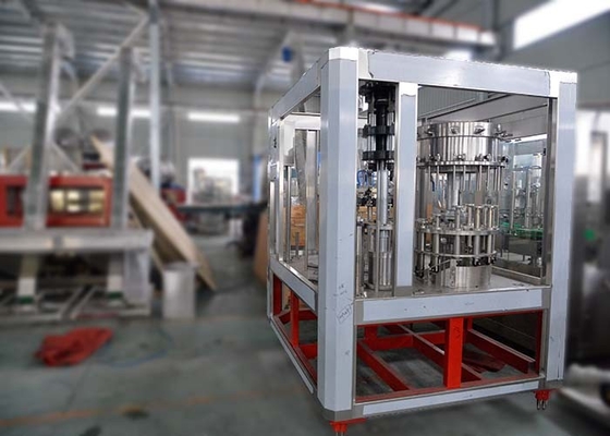 China Máquina de enchimento automática completa da água, equipamento de engarrafamento 18000BPH da água com motor de SIEMENS fornecedor