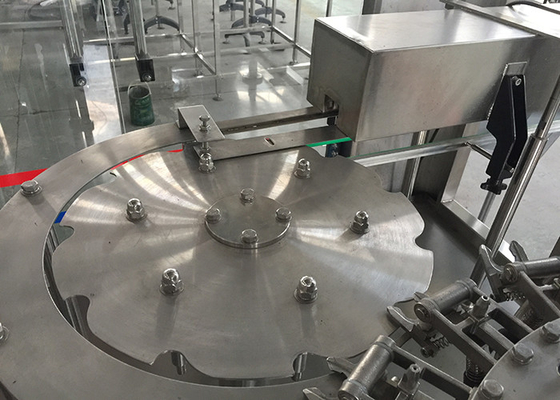 China do tampão quente da plataforma do dobro da máquina de enchimento da garrafa 500ml de vidro equipamento tampando 5000-700BPH fornecedor