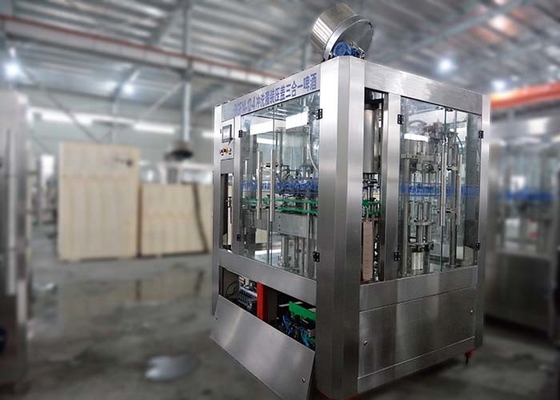 China Estrutura compacta de mancha carbonatada da capacidade do equipamento 4000BPH da máquina de enchimento da cerveja, fornecedor