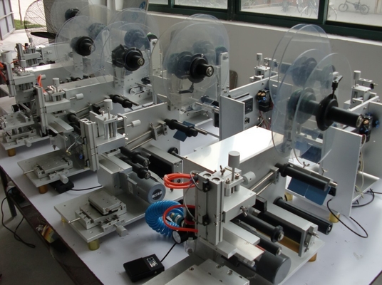 China Rotulagem semi automática do tubo de ensaio dos cosméticos da máquina de etiquetas do vinho tinto  fornecedor