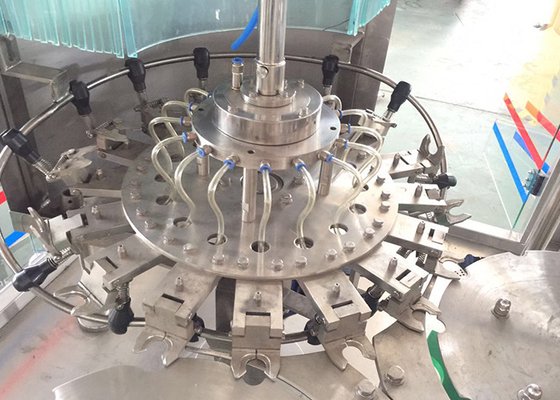 China Soda que enlata a máquina de enchimento carbonatada da bebida, equipamento de engarrafamento carbonatado fornecedor