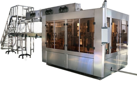 China 4500kg carbonatou a linha de enchimento da bebida, máquina de engarrafamento de vidro pequena fornecedor